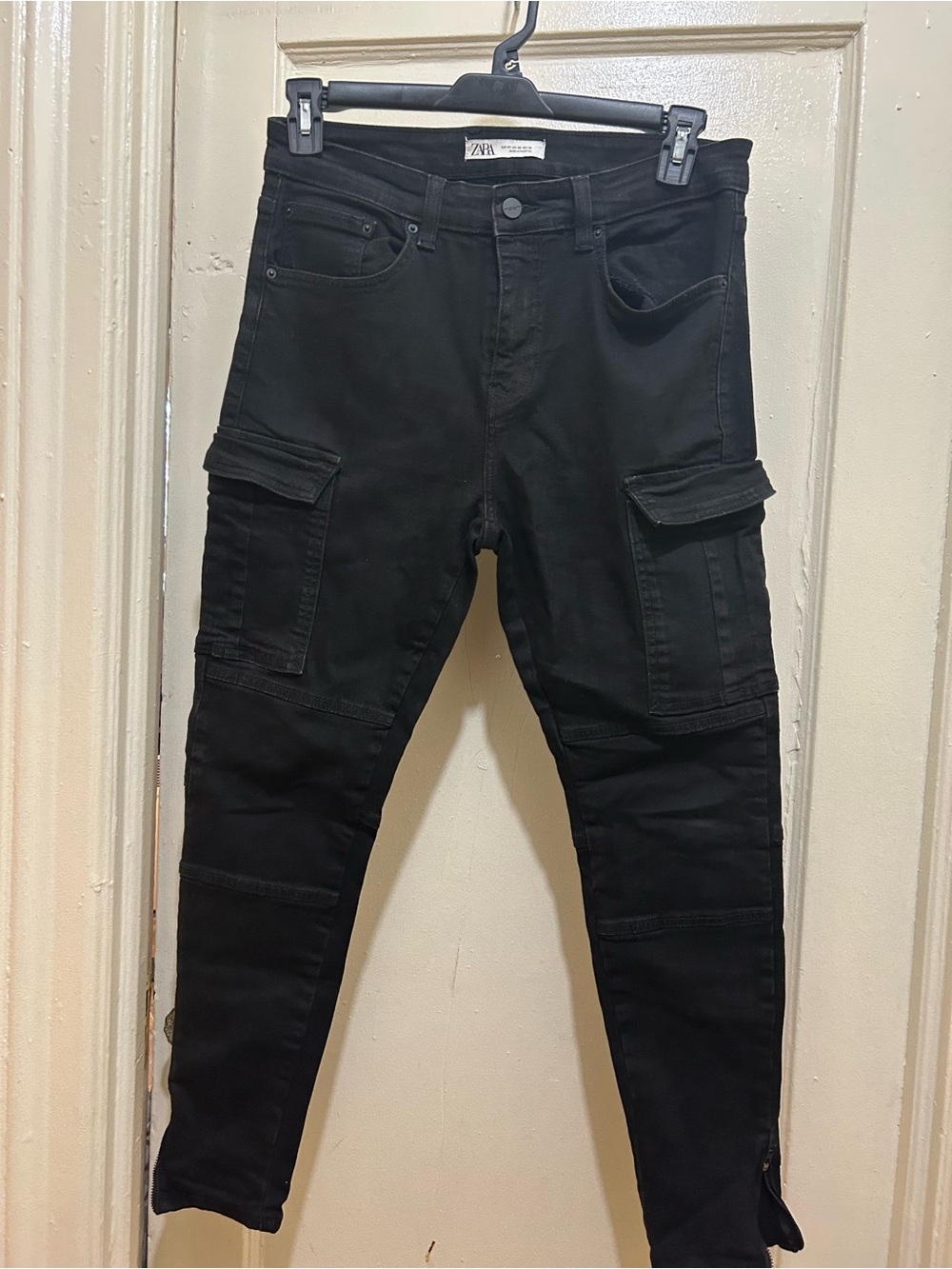 ZARA Men’s Jeans  Black Cargo Tapered Pants Sz 32 Zippered Leg Stretch